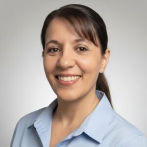 Portrait of Deyanira Famiglietti, certified yoga and sophrologie instructor
